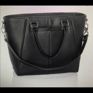 Diamond District - Black Beauty Pebble
